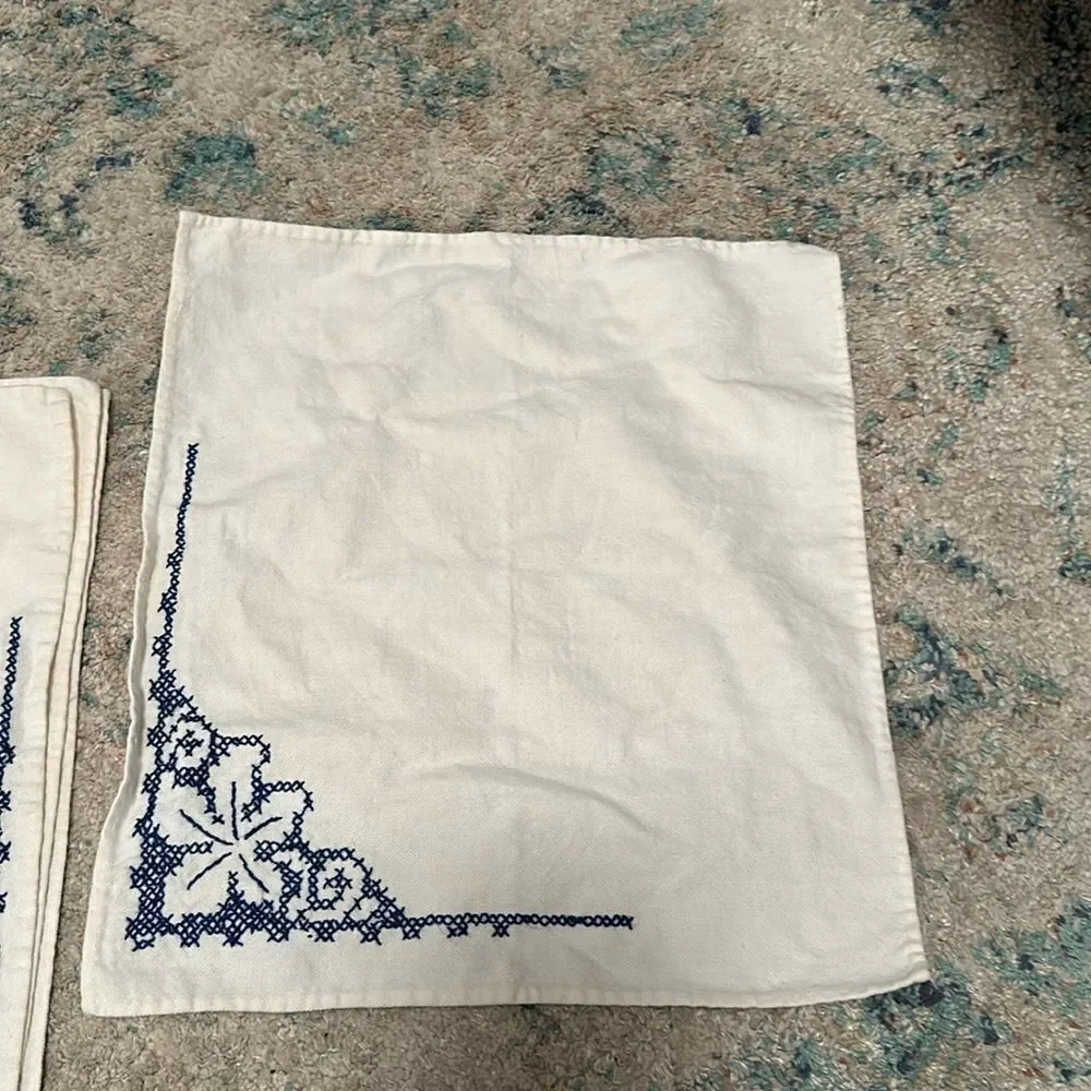 Vintage Embroidered Table Linens (napkins) Lot of 4